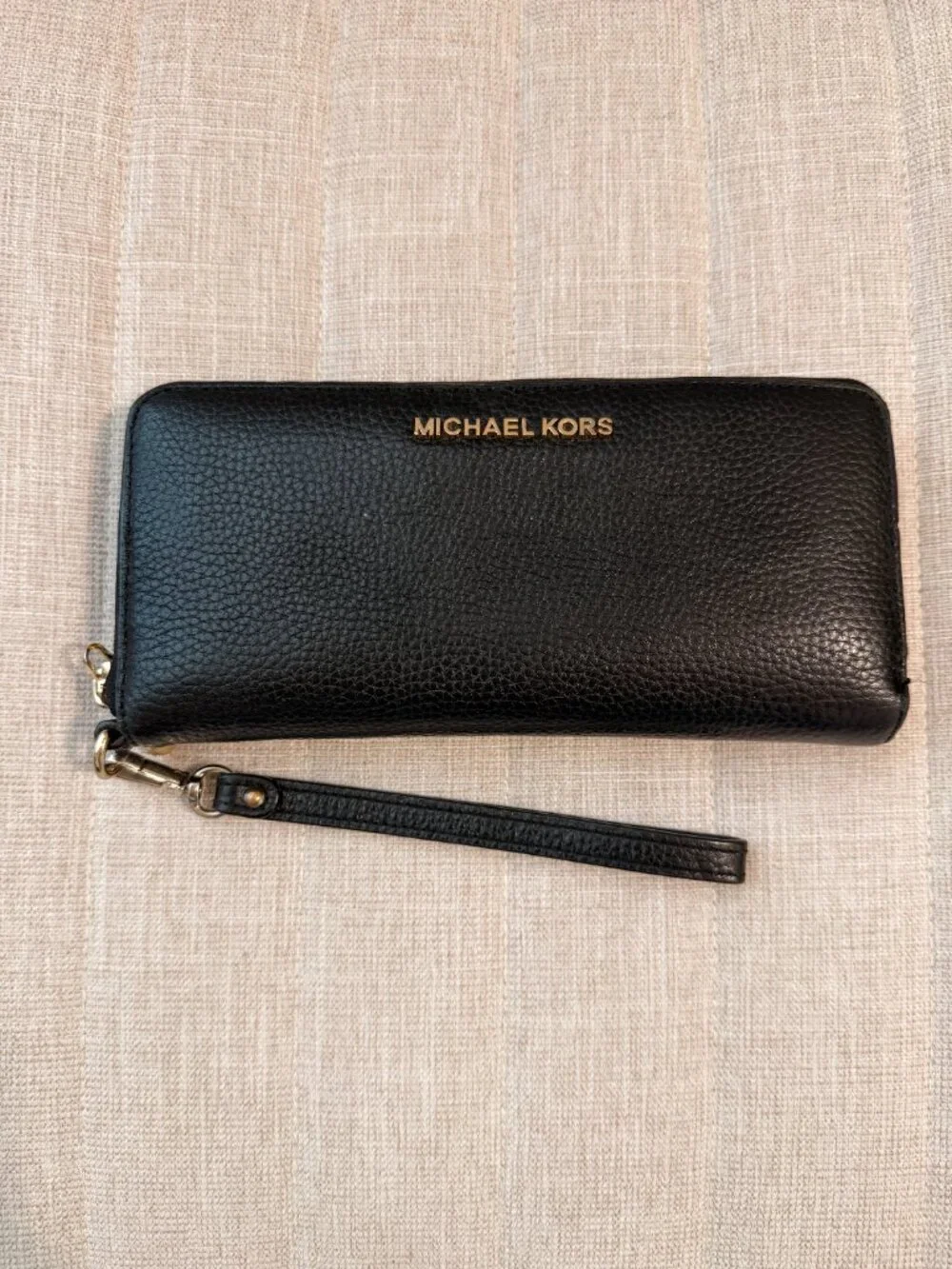 Michael Kors Jet Set Pebbled Leather Continental Zip-Around Wallet